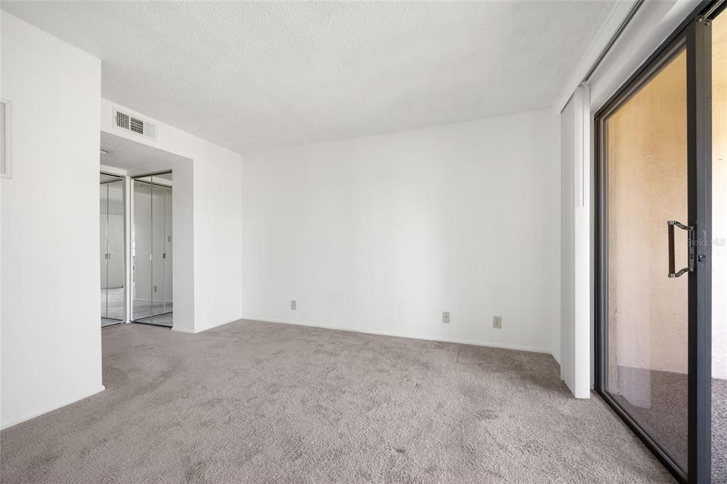 For Sale: $139,900 (2 beds, 2 baths, 899 Square Feet)