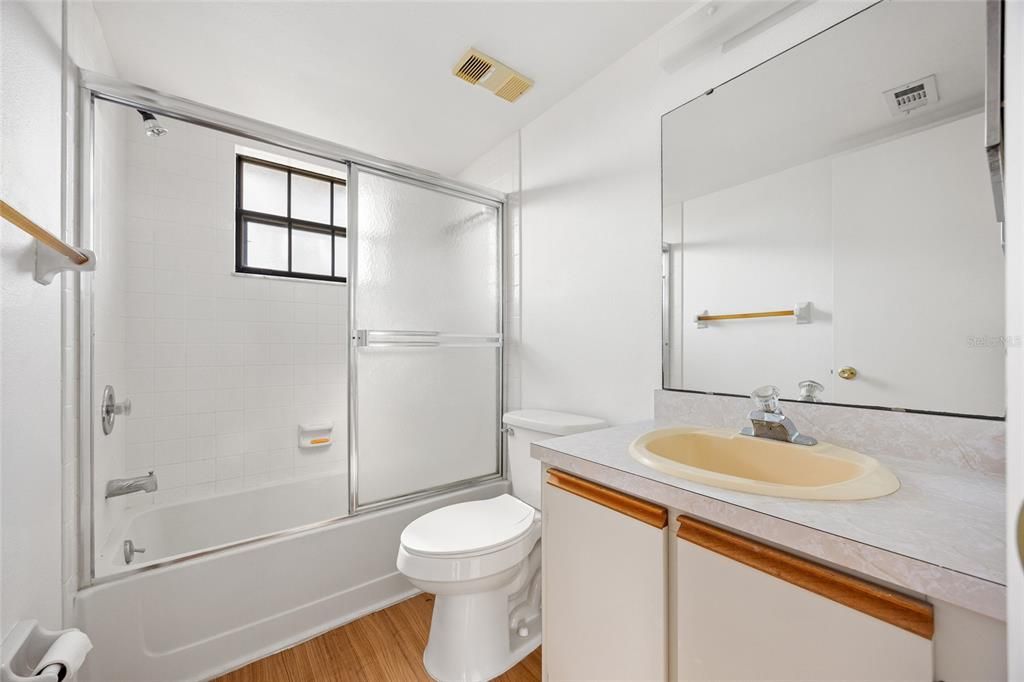 For Sale: $139,900 (2 beds, 2 baths, 899 Square Feet)