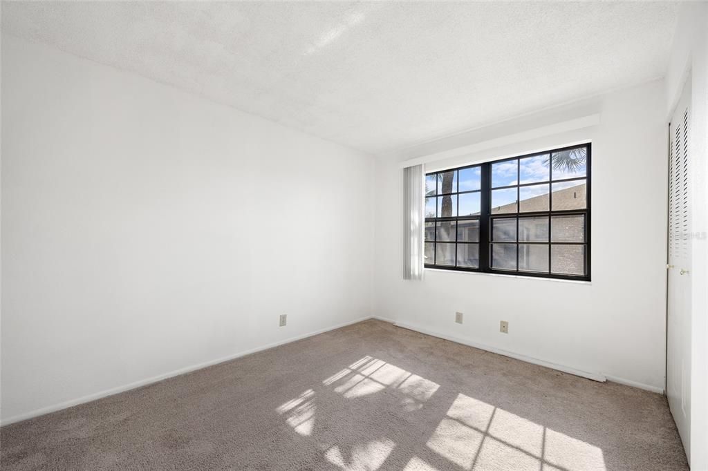 For Sale: $139,900 (2 beds, 2 baths, 899 Square Feet)