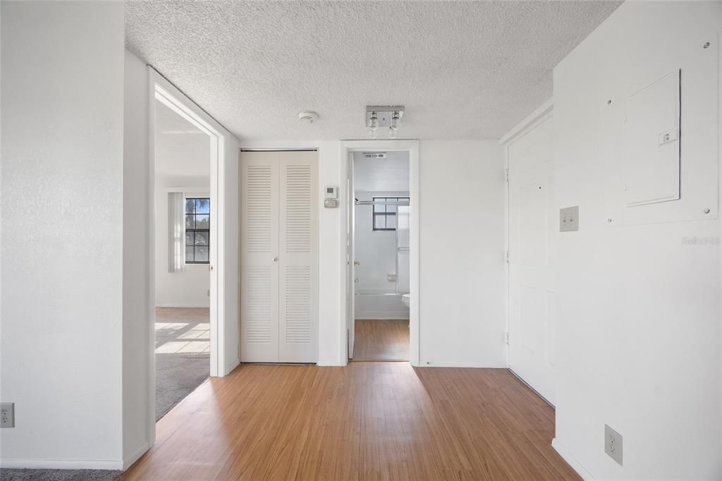 For Sale: $139,900 (2 beds, 2 baths, 899 Square Feet)