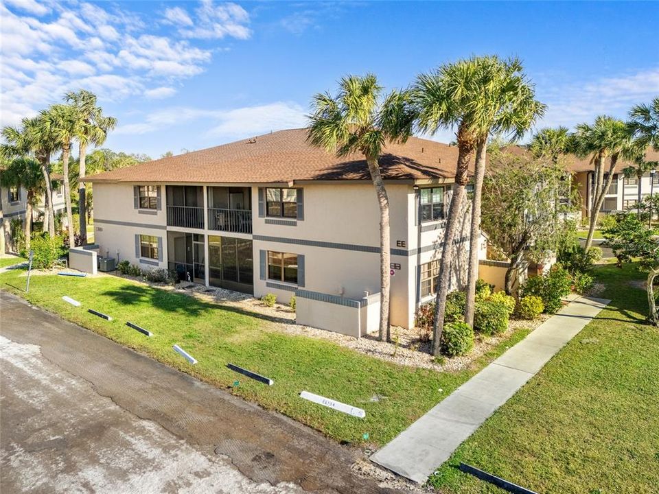 For Sale: $139,900 (2 beds, 2 baths, 899 Square Feet)