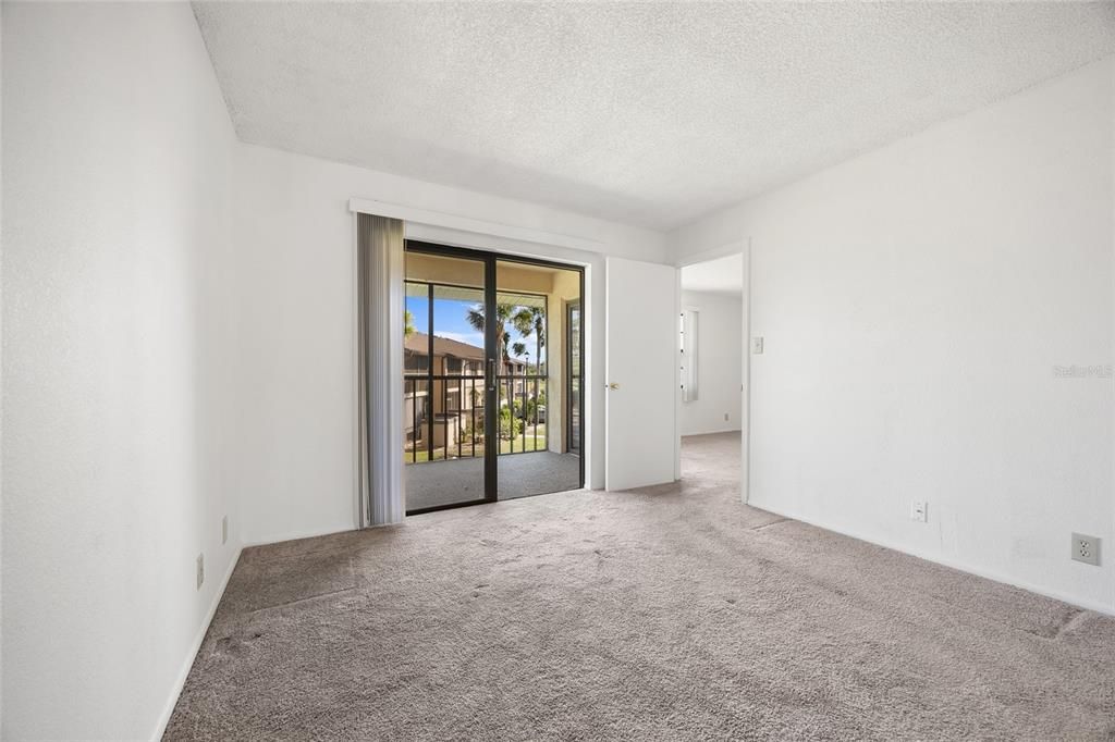 For Sale: $139,900 (2 beds, 2 baths, 899 Square Feet)