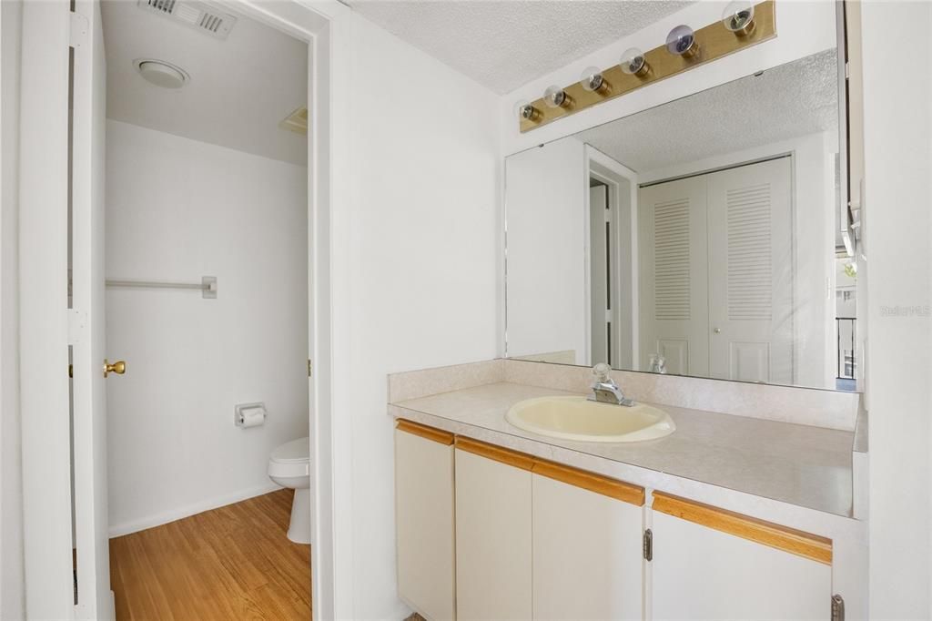 For Sale: $139,900 (2 beds, 2 baths, 899 Square Feet)