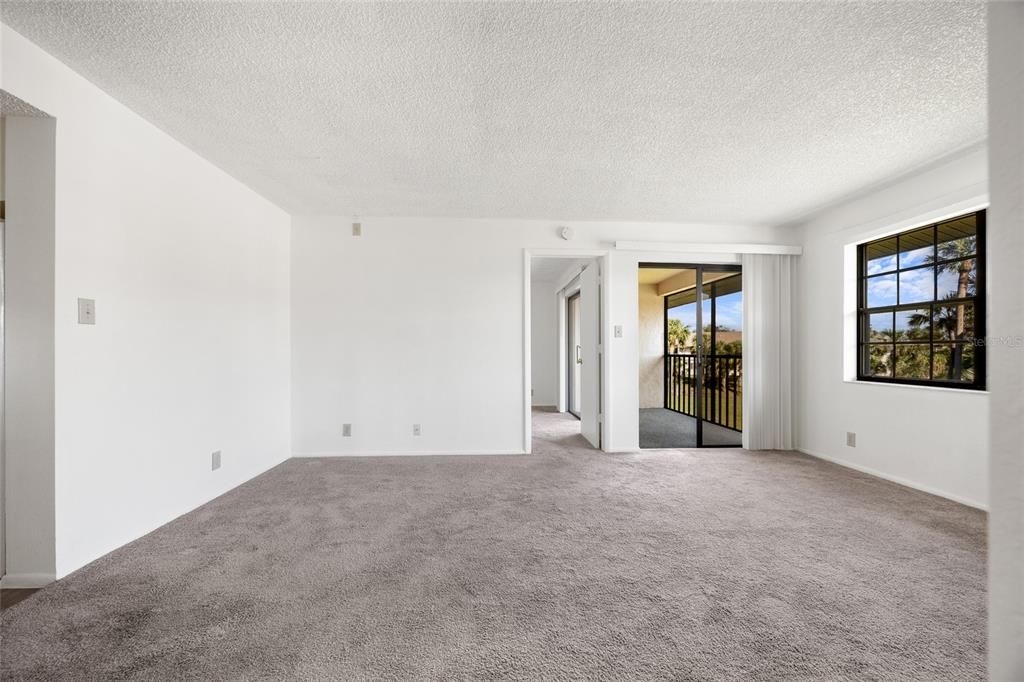 For Sale: $139,900 (2 beds, 2 baths, 899 Square Feet)