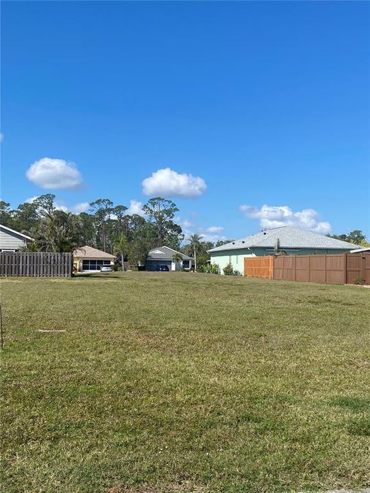 На продажу: $12,000 (0.12 acres)