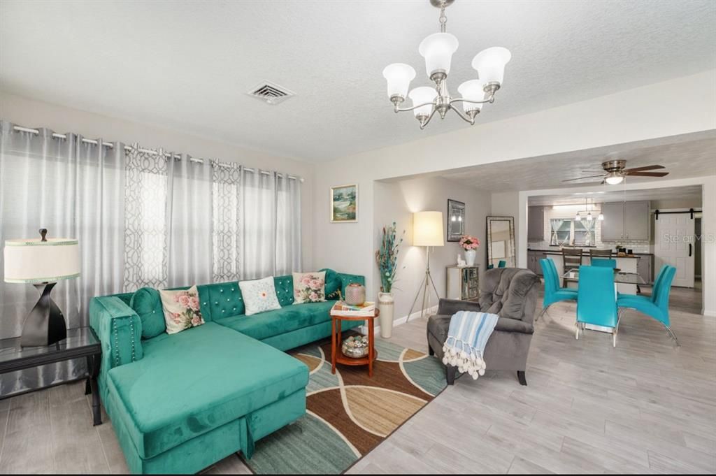 На продажу: $498,999 (4 спален, 0 ванн, 1985 Квадратных фут)