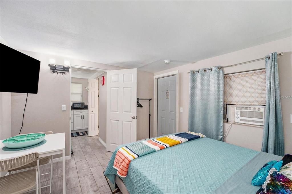 На продажу: $498,999 (4 спален, 0 ванн, 1985 Квадратных фут)