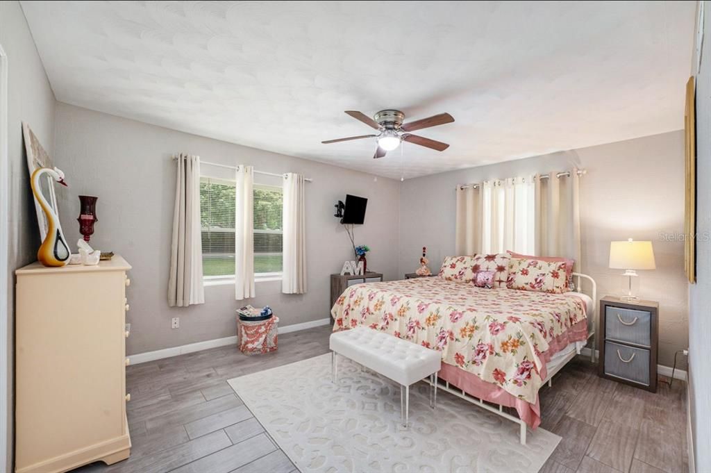 На продажу: $498,999 (4 спален, 0 ванн, 1985 Квадратных фут)