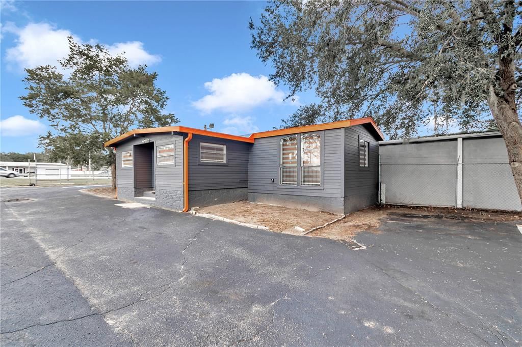 For Sale: $899,000 (0 beds, 0 baths, 964 Square Feet)