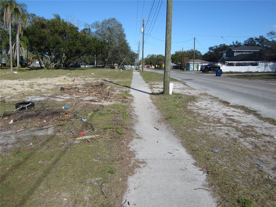 待售: $1,920,000 (1.26 acres)