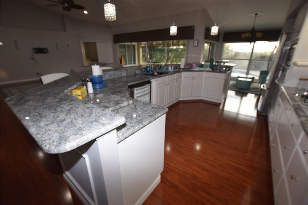 En Renta: $2,700 (3 camas, 2 baños, 2584 Pies cuadrados)