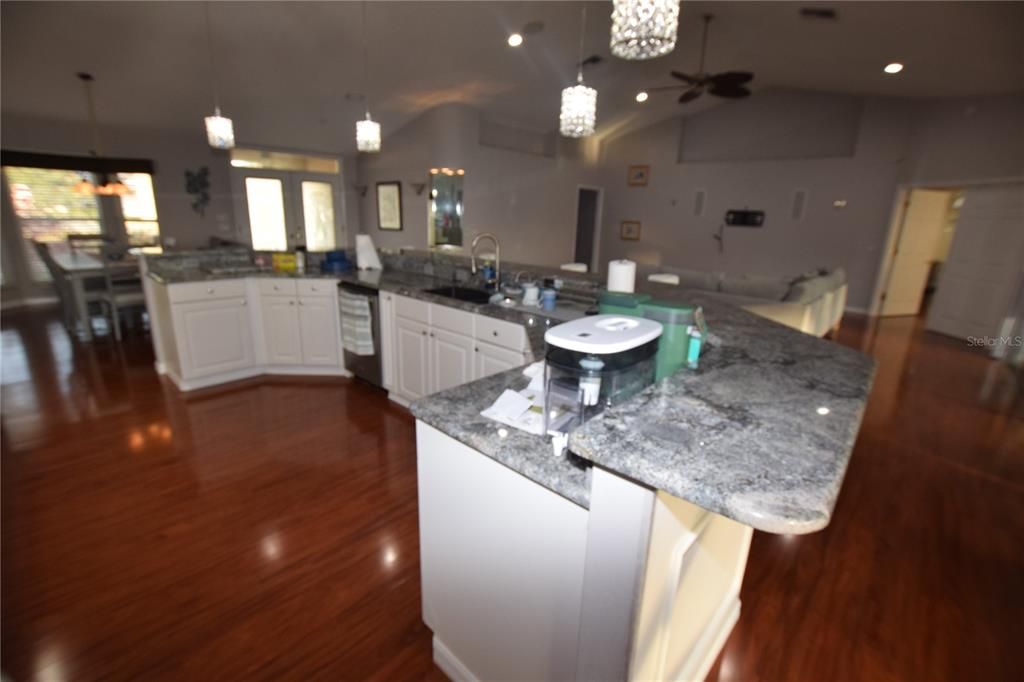 En Renta: $2,700 (3 camas, 2 baños, 2584 Pies cuadrados)