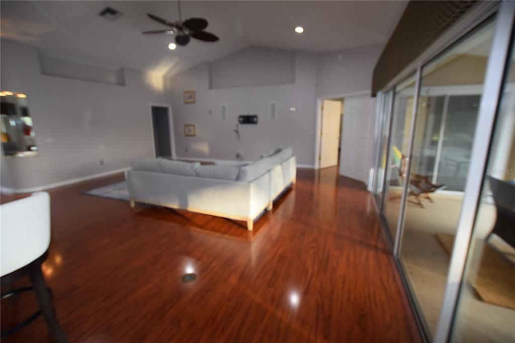 En Renta: $2,700 (3 camas, 2 baños, 2584 Pies cuadrados)