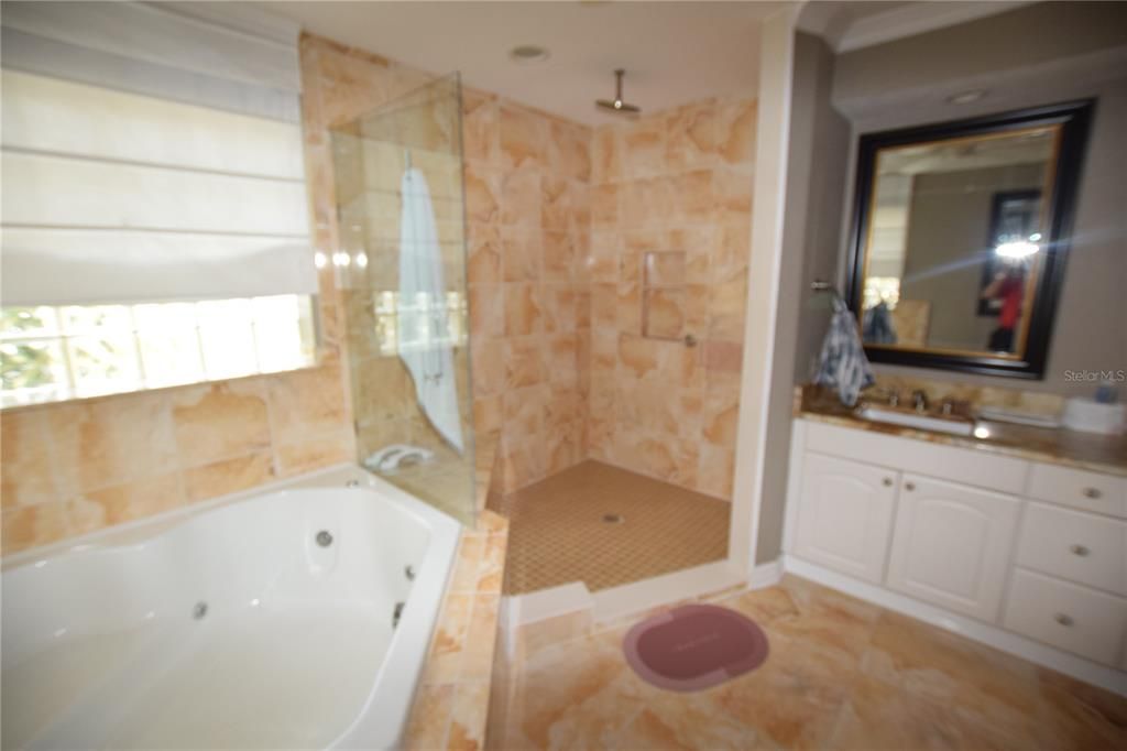 En Renta: $2,700 (3 camas, 2 baños, 2584 Pies cuadrados)