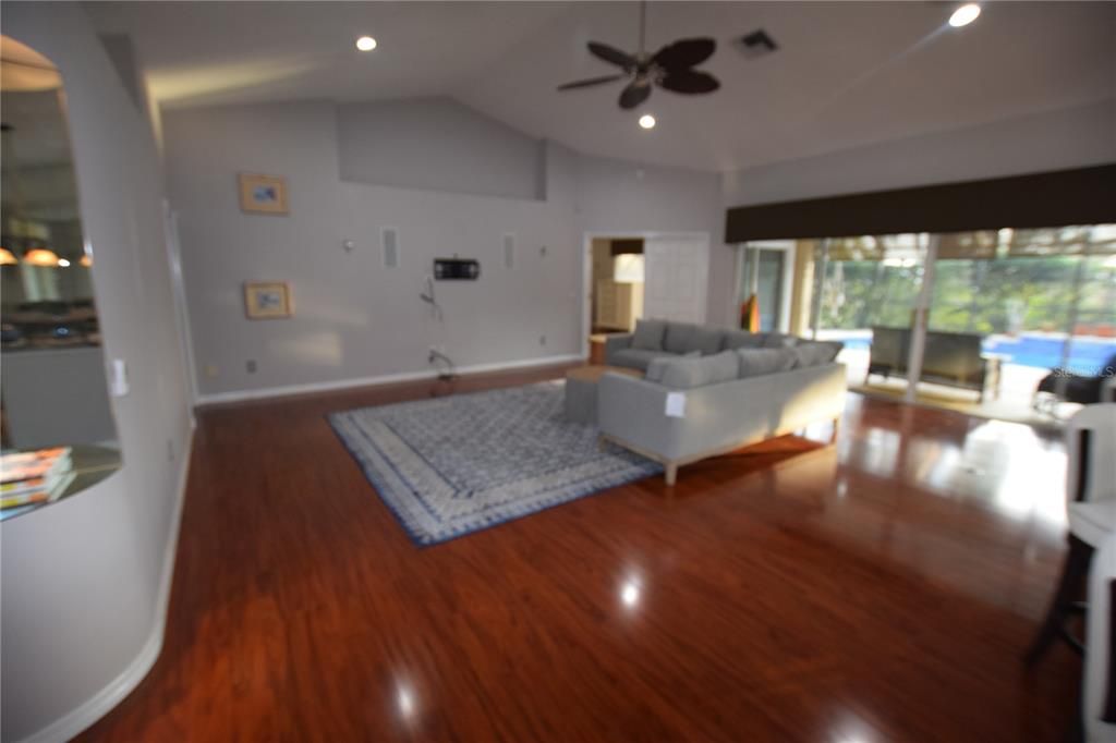 En Renta: $2,700 (3 camas, 2 baños, 2584 Pies cuadrados)