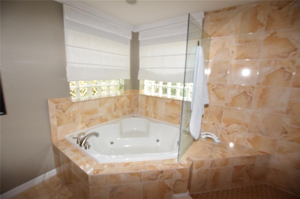 En Renta: $2,700 (3 camas, 2 baños, 2584 Pies cuadrados)