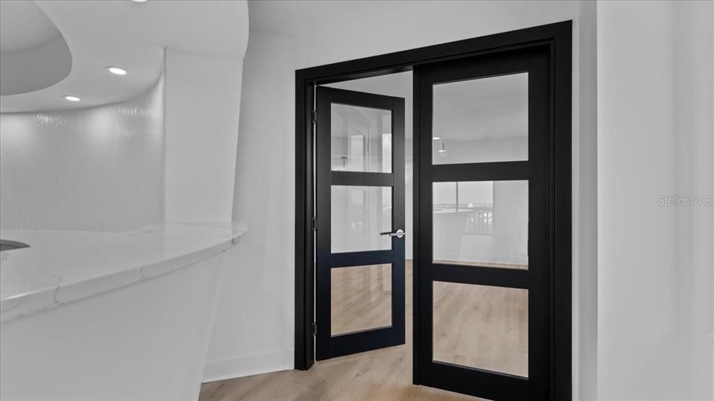 For Sale: $475,000 (1 beds, 1 baths, 1988 Square Feet)