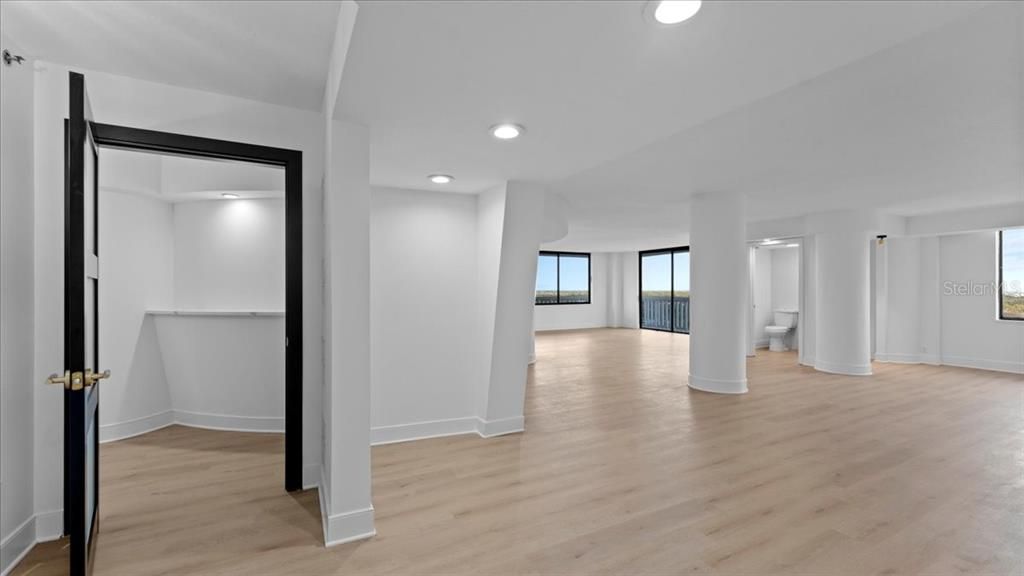 For Sale: $475,000 (1 beds, 1 baths, 1988 Square Feet)