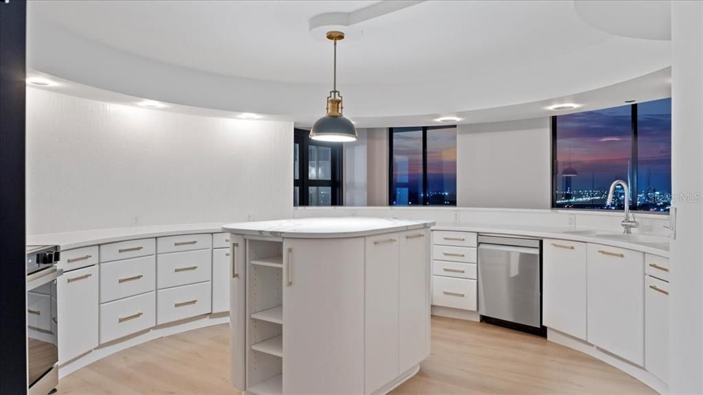 For Sale: $475,000 (1 beds, 1 baths, 1988 Square Feet)