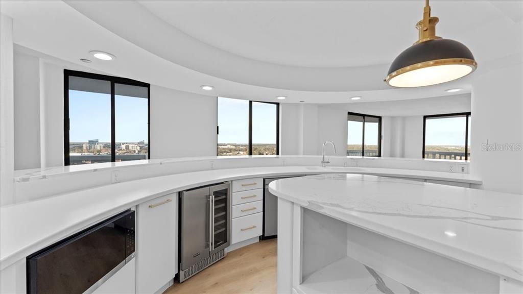 For Sale: $475,000 (1 beds, 1 baths, 1988 Square Feet)