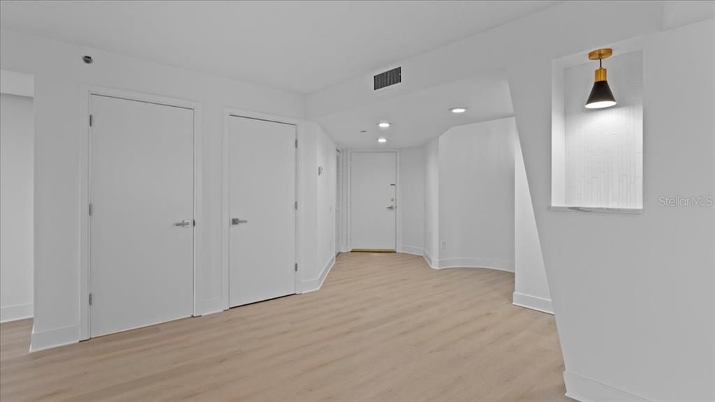 For Sale: $475,000 (1 beds, 1 baths, 1988 Square Feet)