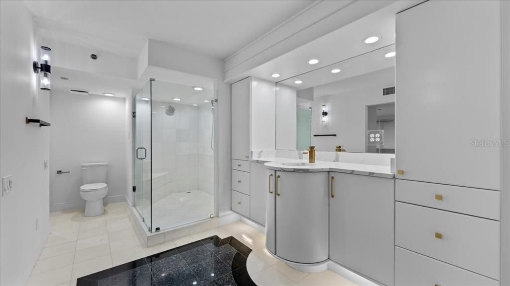 For Sale: $475,000 (1 beds, 1 baths, 1988 Square Feet)