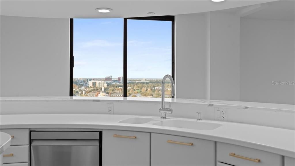 For Sale: $475,000 (1 beds, 1 baths, 1988 Square Feet)