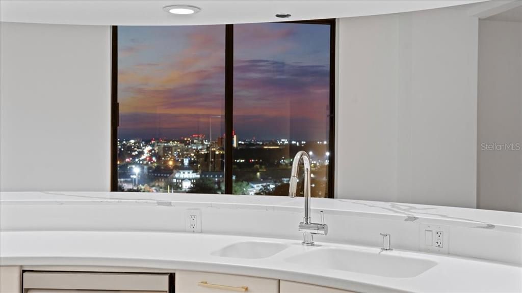 For Sale: $475,000 (1 beds, 1 baths, 1988 Square Feet)