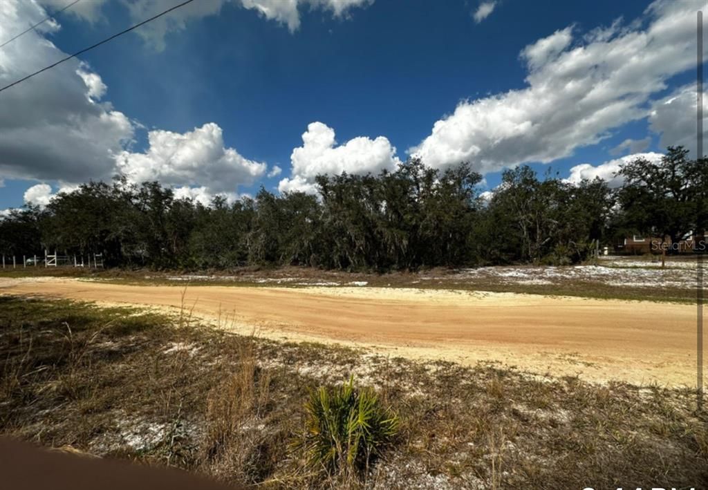 En Venta: $37,000 (1.06 acres)