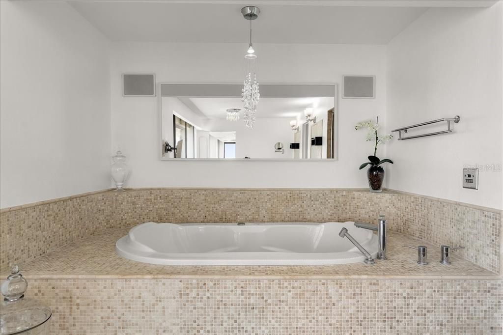 For Sale: $3,250,000 (4 beds, 5 baths, 5300 Square Feet)