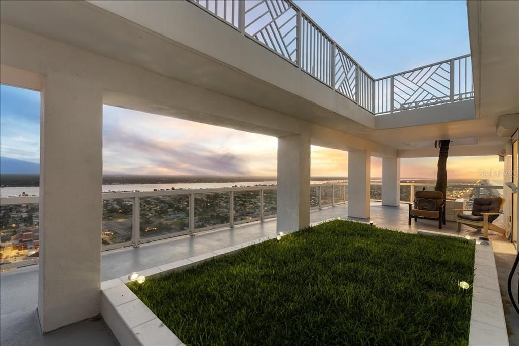 For Sale: $3,250,000 (4 beds, 5 baths, 5300 Square Feet)