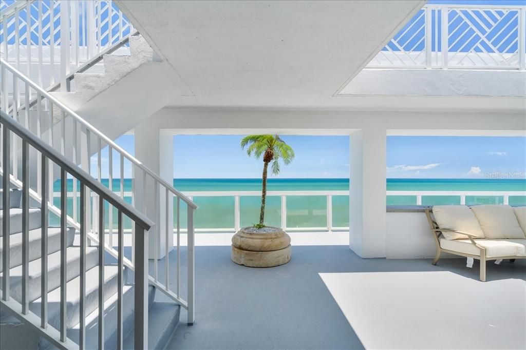 For Sale: $3,250,000 (4 beds, 5 baths, 5300 Square Feet)