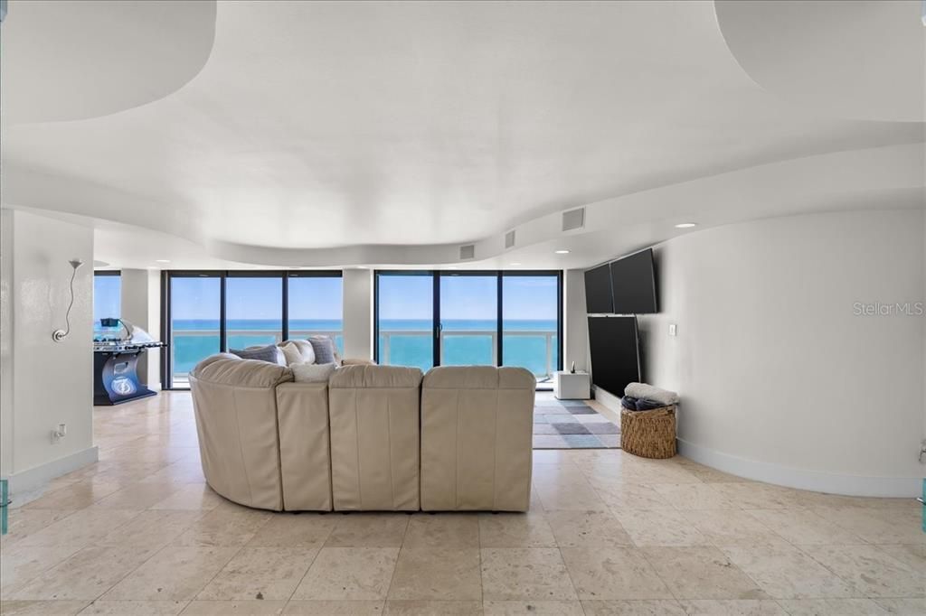 For Sale: $3,250,000 (4 beds, 5 baths, 5300 Square Feet)