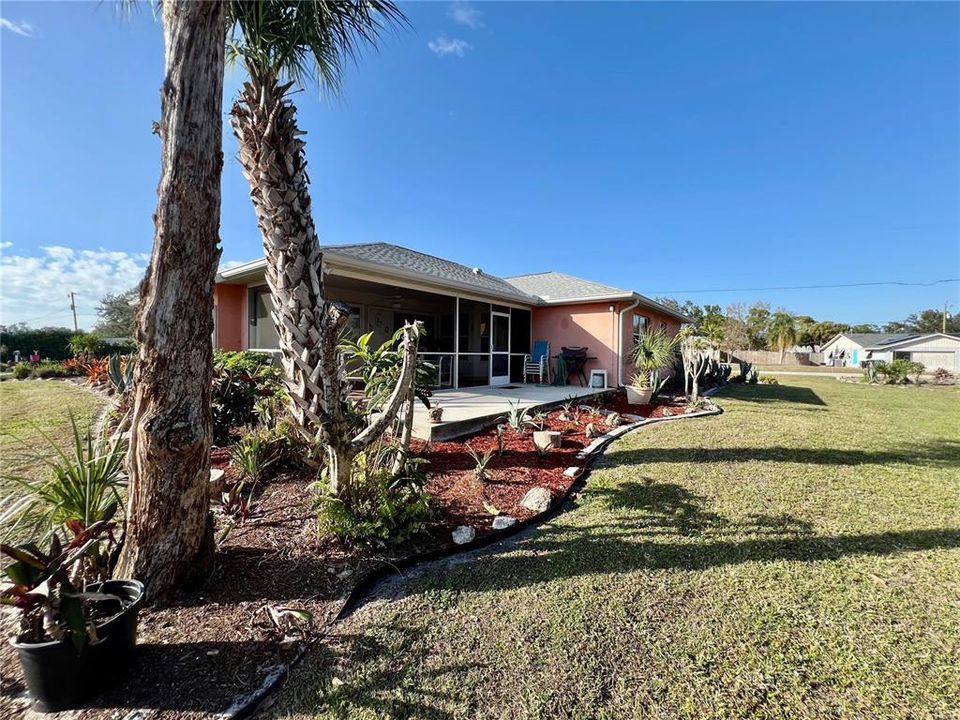 Active With Contract: $329,900 (3 beds, 2 baths, 1633 Square Feet)