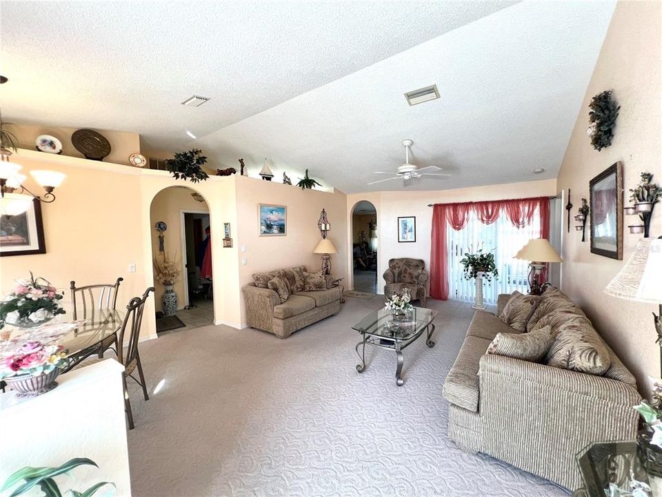 Active With Contract: $329,900 (3 beds, 2 baths, 1633 Square Feet)