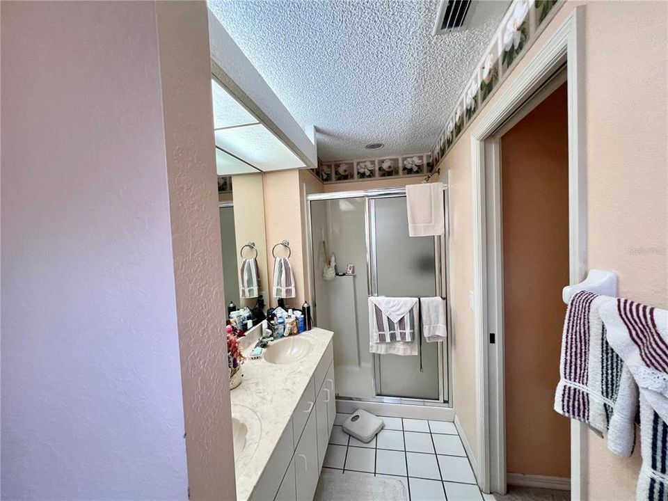 Active With Contract: $329,900 (3 beds, 2 baths, 1633 Square Feet)