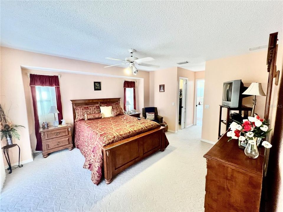 Active With Contract: $329,900 (3 beds, 2 baths, 1633 Square Feet)