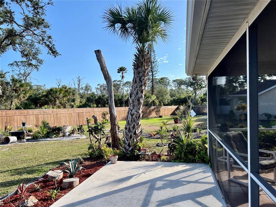 Active With Contract: $329,900 (3 beds, 2 baths, 1633 Square Feet)