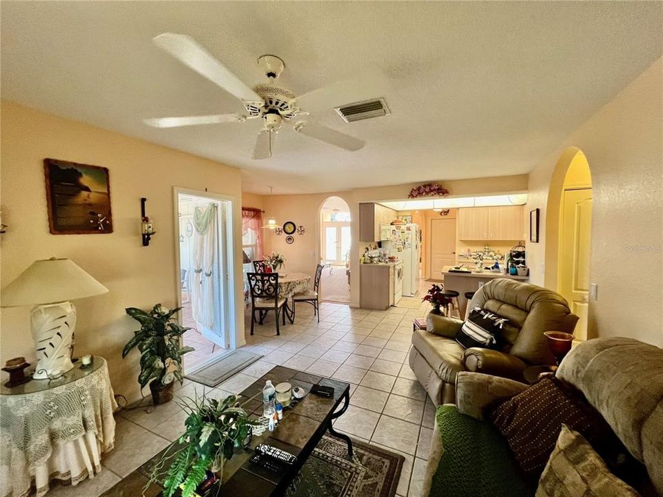 Active With Contract: $329,900 (3 beds, 2 baths, 1633 Square Feet)