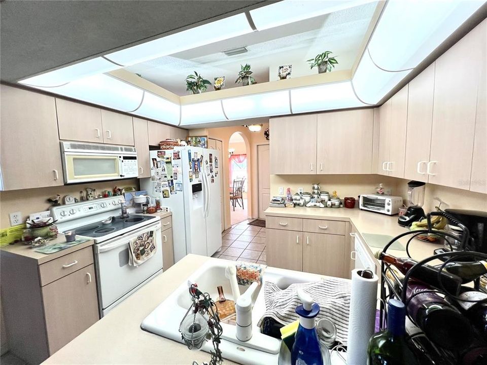 Active With Contract: $329,900 (3 beds, 2 baths, 1633 Square Feet)