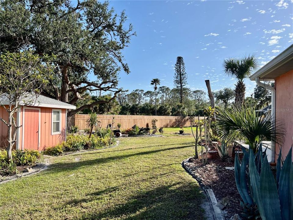 Active With Contract: $329,900 (3 beds, 2 baths, 1633 Square Feet)