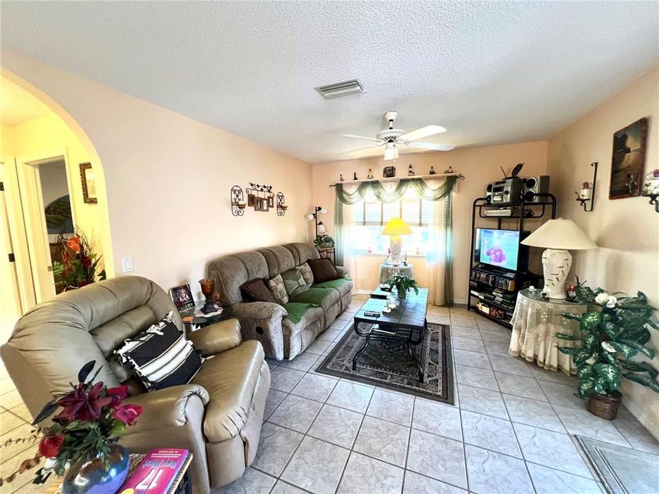 Active With Contract: $329,900 (3 beds, 2 baths, 1633 Square Feet)