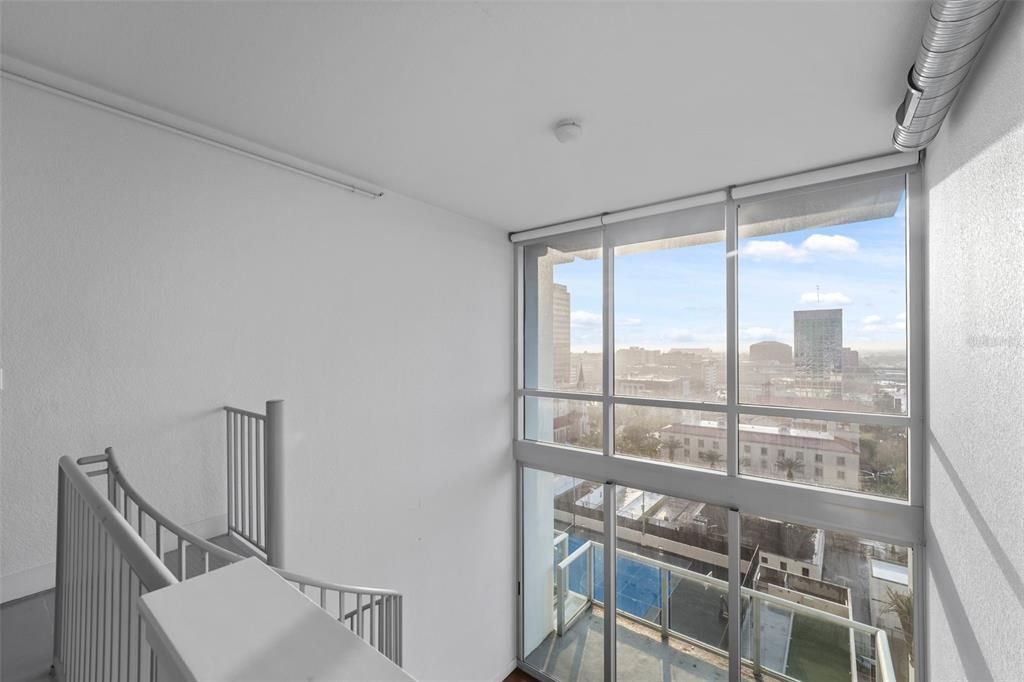 For Sale: $320,000 (1 beds, 1 baths, 932 Square Feet)