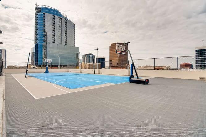 For Sale: $320,000 (1 beds, 1 baths, 932 Square Feet)