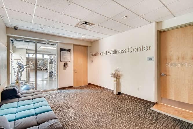 For Sale: $320,000 (1 beds, 1 baths, 932 Square Feet)