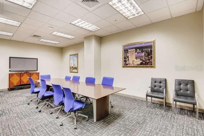 For Sale: $320,000 (1 beds, 1 baths, 932 Square Feet)