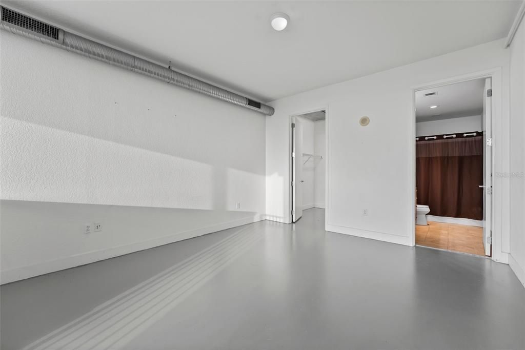 For Sale: $320,000 (1 beds, 1 baths, 932 Square Feet)