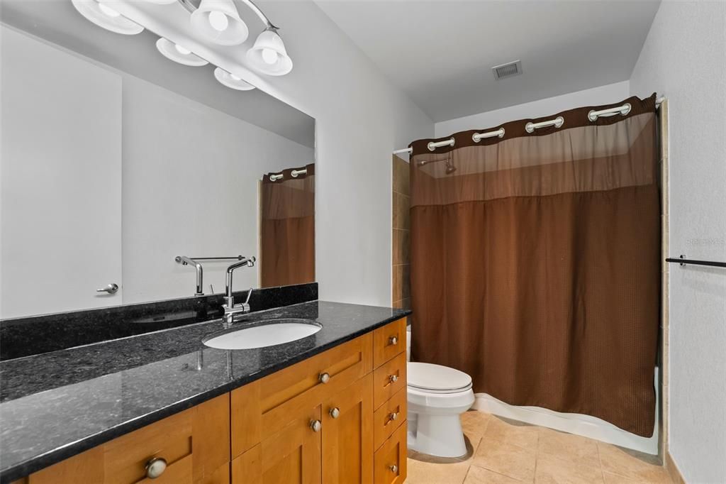 For Sale: $320,000 (1 beds, 1 baths, 932 Square Feet)