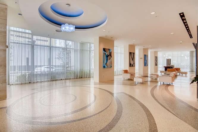 For Sale: $320,000 (1 beds, 1 baths, 932 Square Feet)