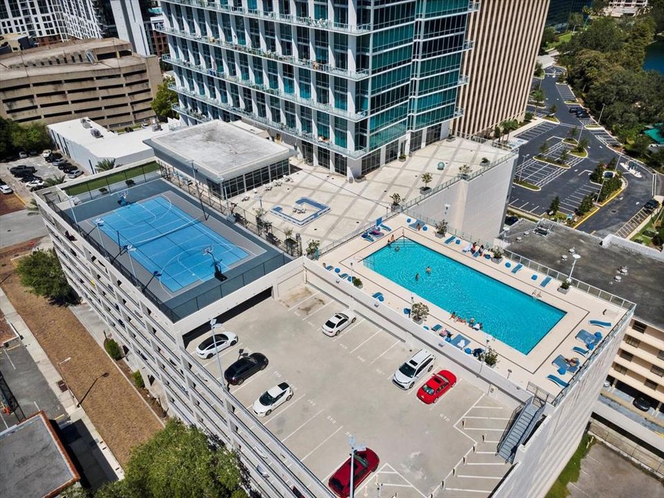 For Sale: $320,000 (1 beds, 1 baths, 932 Square Feet)